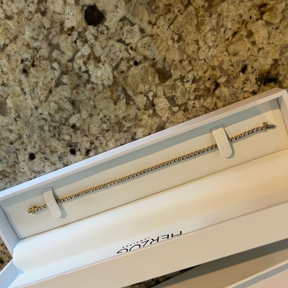2 carat. Natural Diamond tennis bracelet. 14 K yellow gold. 7 inch straight. - Picture 7 of 8